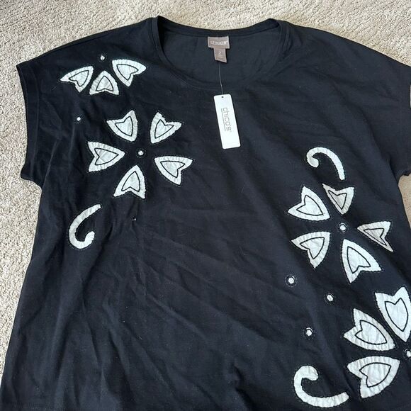 Chico's Black Graphic Relaxed Short Sleeve Tee - Picture 1 of 3